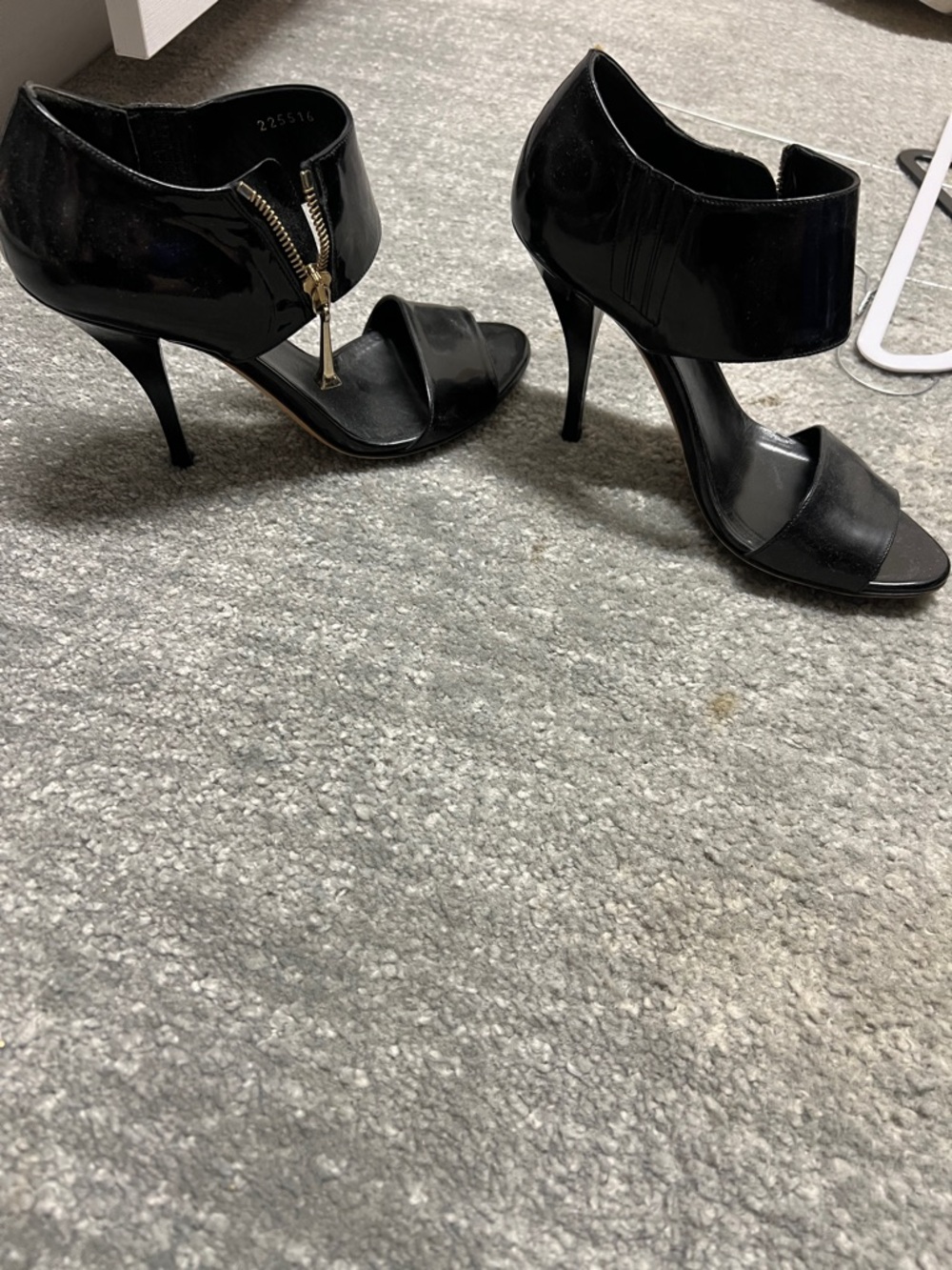 Gucci Black Patent Leather Open-Toe Ankle Cuff Heels - Picture 4 of 5
